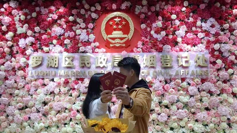 “520”扎堆登記結(jié)婚？每天過得像“520”更重要